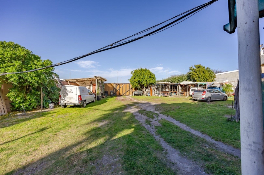 8 Bedroom Property for Sale in Lakeside Western Cape